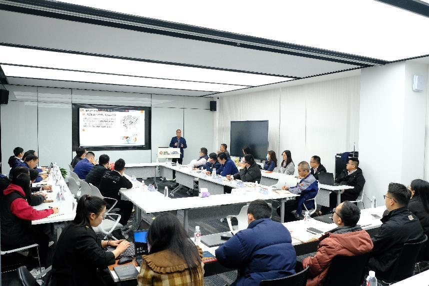 福建K8凯发股份开展法务知识培训