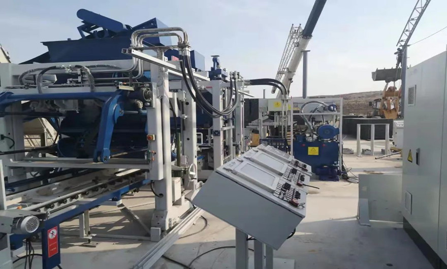 项目现场|K8凯发股份ZN900C全自动生态砌块成型机生产线于西北地区已经进入安装调试阶段